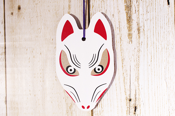 狐の顔の形をしたオリジナル絵馬